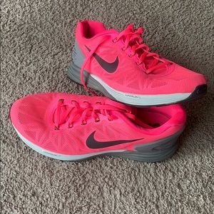 PINK NIKE RUNNING SHOES!!